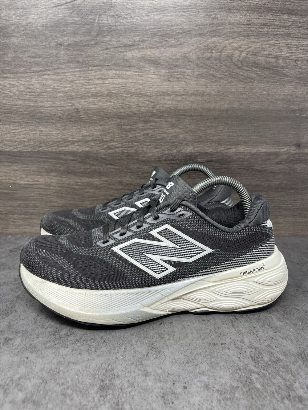 New Balance Fresh Foam X 880v14 Womens Size 8 Black White Running Shoes